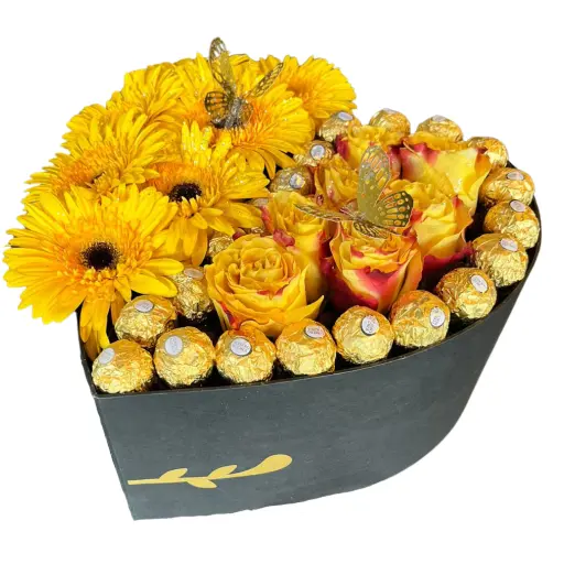 Caja corazon con rosas gerberas y bombones 